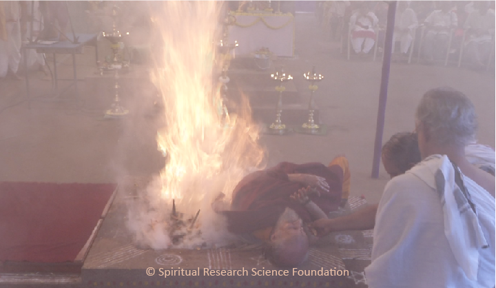 Feuer Yogi im Spirituellen Forschungszentrum
