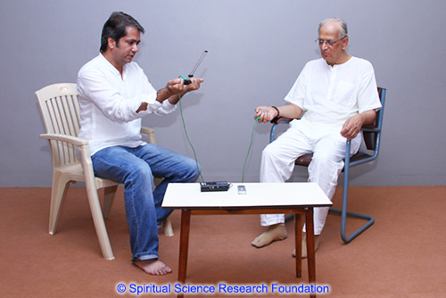 Mayank Barjatya (Left) His Holiness Dr Athavale (Right)