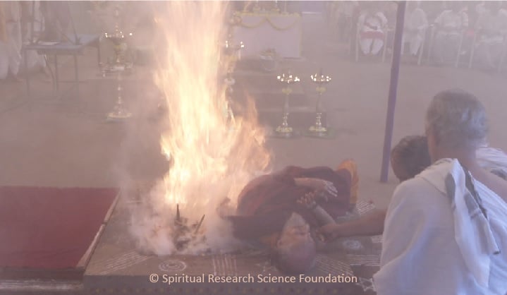 Yogui del Fuego en el Centro de Investigación Espiritual